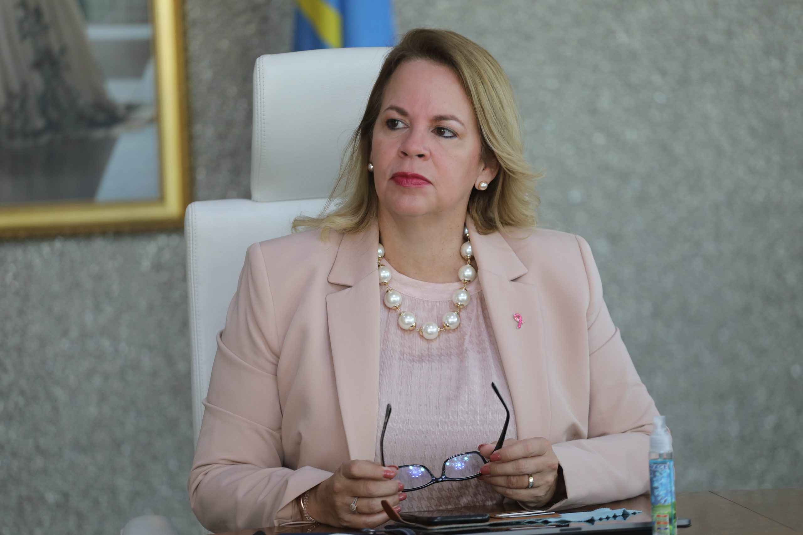 PROME MINISTER EVELYN WEVER-CROES TA REACCIONA RIBA ATAKENAN PERSONAL BAHO CONTRA DJE Y SU FAMIA