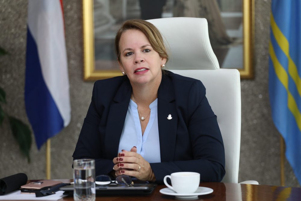 Prome Minister sra. Evelyn Wever-Croes: GOBIERNO DI ARUBA NA SECRETARIO DI ESTADO KNOPS