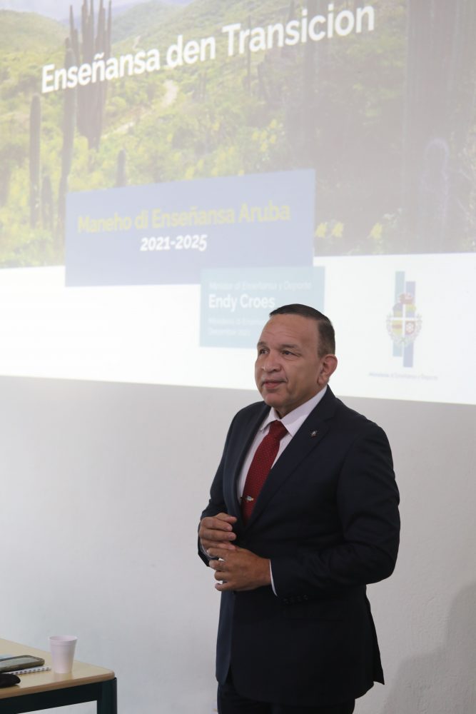 MINISTER DI ENSEÑANSA A PRESENTA SU VISION Y MAHEHO NA TUR DIES DIRECTIVA DI SCOLNAN NA ARUBAEnseñansa den Transicion ta titulo di e maneho di Enseñansa 2021-2025.