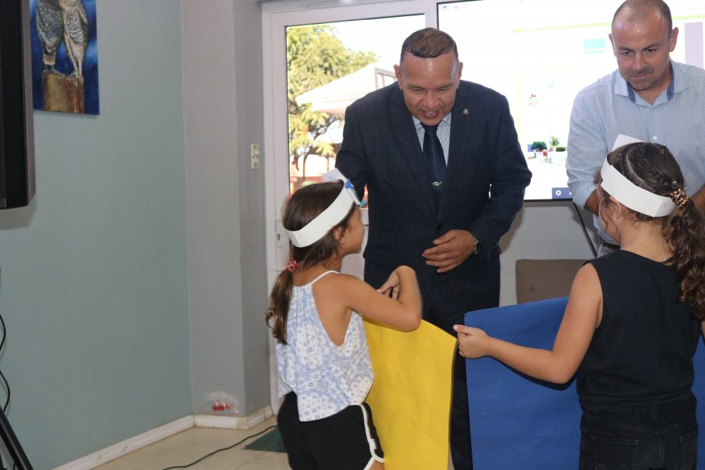 MINISTER ENDY CROES A BISHITA FUNDACION CENTRO FAMIA PIEDRA PLAT