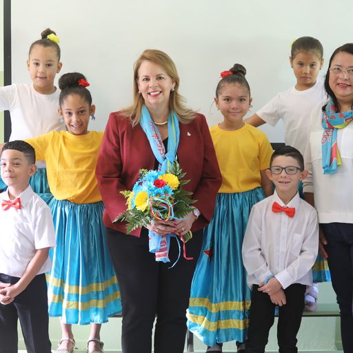 Prome Minister Evelyn Wever-Croes:Faltando dos dia pa Dia di Himno y Bandera,PROME MINISTER TA BISHITA AYO KLEUTERSCHOOL Y MARIA GORETTI DEPENDANCE