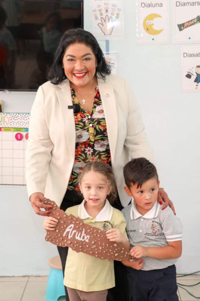 Muchanan di Klas 4 di Imelda Kleuterschool a ricibi nan premio di competencia “ Un Rima Pa Mi Isla