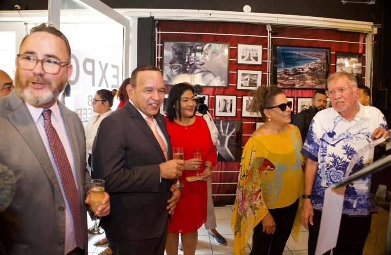 MINISTER ENDY CROES A PRESENCIA E INAUGURACION OFICIAL DI EXPOSICION DI FOTOGRAFIA ‘LUZ PERPETUO’.