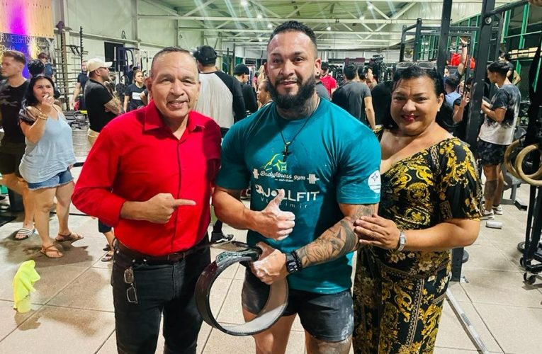 MINISTER ENDY CROES A ATENDE E ‘DEADLIFT CHALLENGE’.