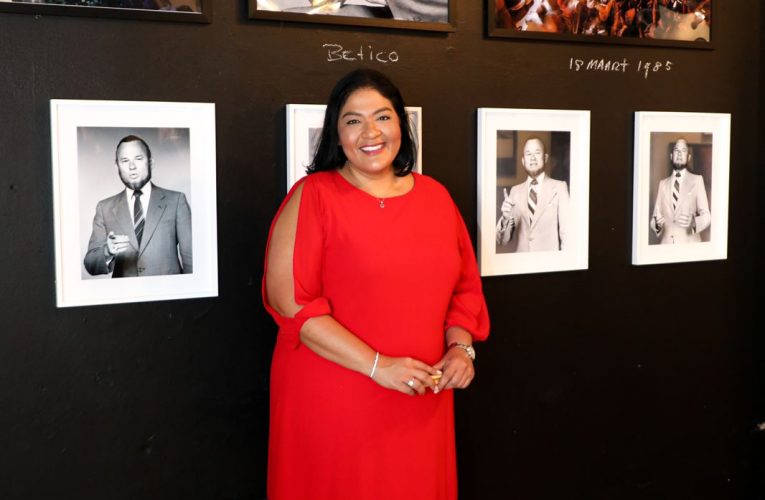 Minister Xiomara Maduro tabata presente na e inauguracion di e exposicion ’50 years of perpetual light’