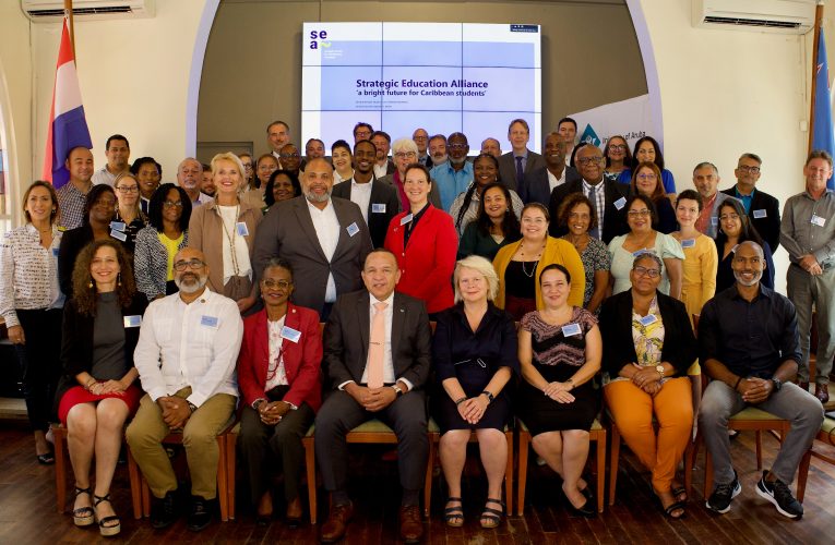 MINISTER ENDY CROES A HIBA PALABRA NA APERTURA DI E CONFERENCIA “STUDIESUCCES CARIBISCHE STUDENTEN”.