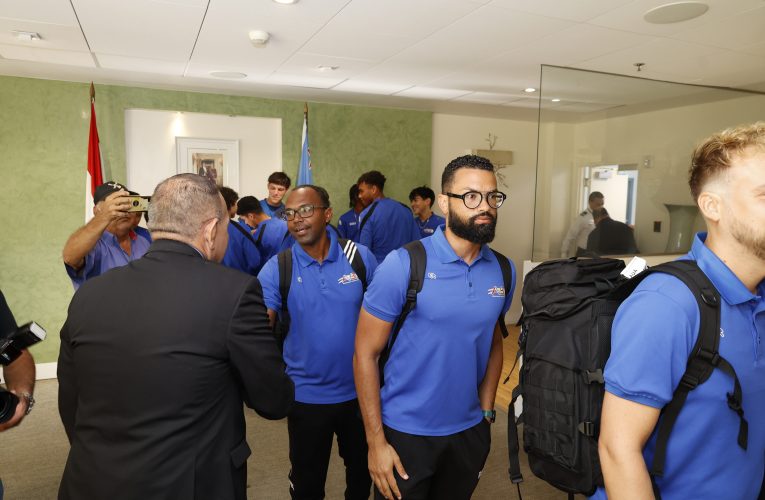 MINISTER ENDY CROES A RICIBI SELECCION DI ARUBA U17.