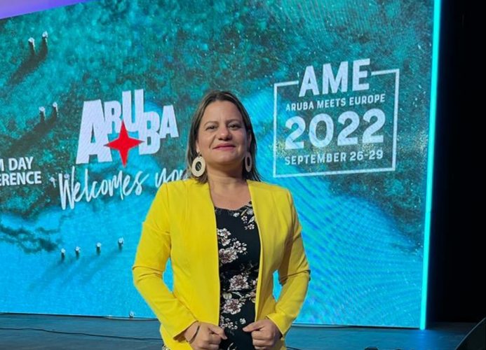 Parlamentario Darlaine Guedez-Erasmus (MEP): Ta traha pa sigui mantene y atrae bishitantenan di tur parti di mundo pa Aruba