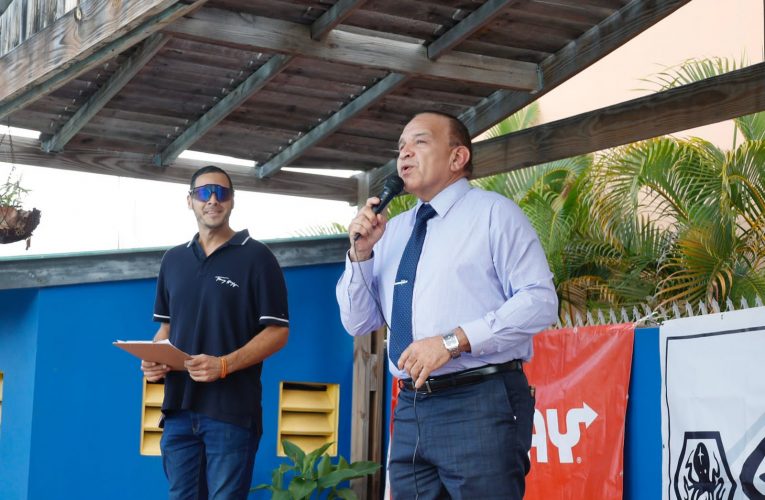 MINISTER ENDY CROES A PRESENCIA BAUTISMO DI UNIFORM Y LANSAMENTO DI E WEBSITE DI GIANTS AQUATICS ARUBA.