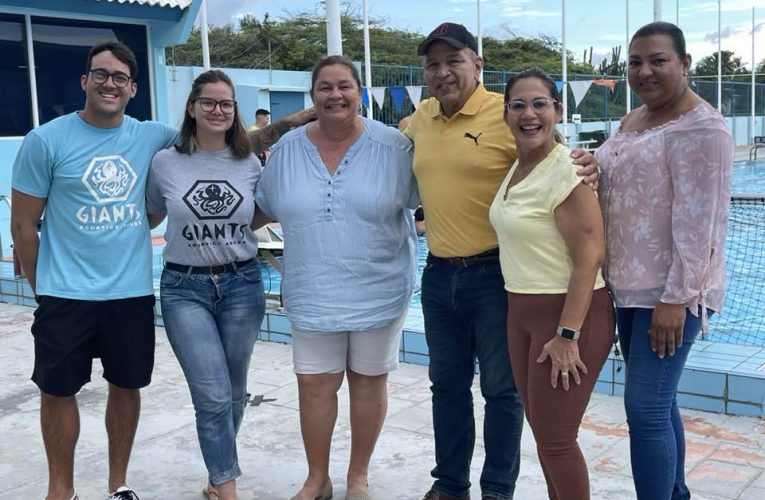 MINISTER ENDY CROES A BISHITA E TRYOUTS DI WATER POLO ORGANISA PA GIANTS AQUATICS ARUBA Y ARTISTIC SWIMMING DI BARRACUDAS.