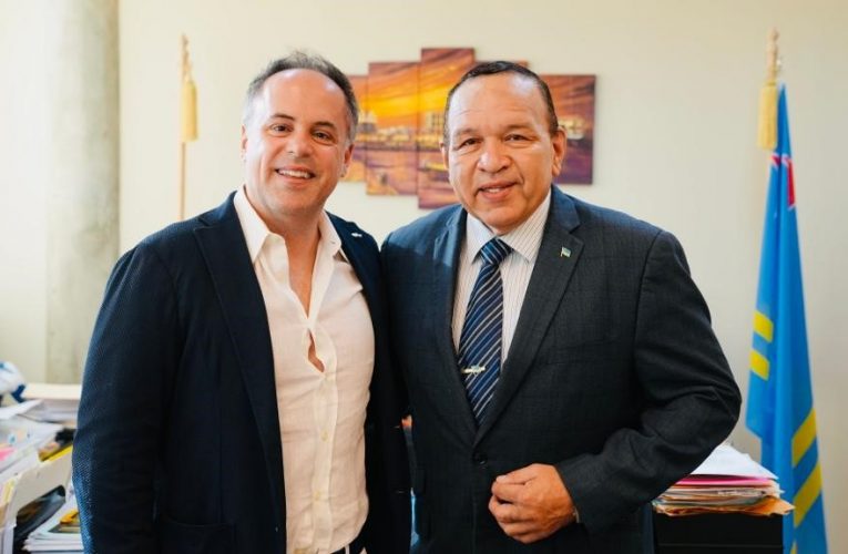 MINISTER ENDY CROES A REUNI CU EMPRESARIO SR. JASON MONANCO DI CANADA PA UN PROYECTO DEPORTIVO.