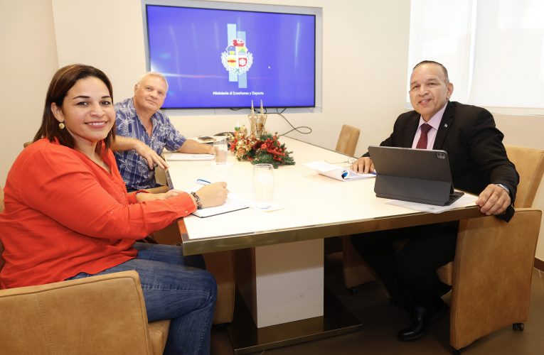 MINISTER ENDY CROES CONTRIBUYENDO NA UN PROYECTO DI SALUD MENTAL PA NOS HOBENNAN.