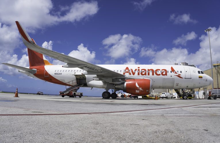 AUA Airport ta anuncia:Avianca ta cuminsa vuelo directo for di Medellin