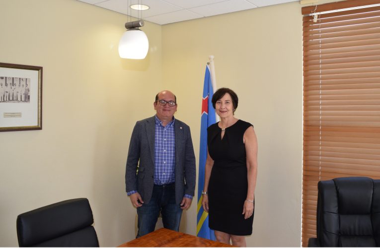 REUNION ENTRE CAMARA DI COMERCIO Y REPRESENTANTE DI EMBAHADA DI REINO HULANDES NA CARACAS