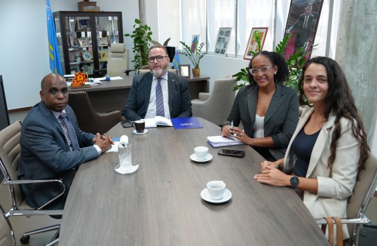 MINISTER GLENBERT CROES A REUNI CU PAN AMERICAN DEVELOPMENT FOUNDATION (PADF)