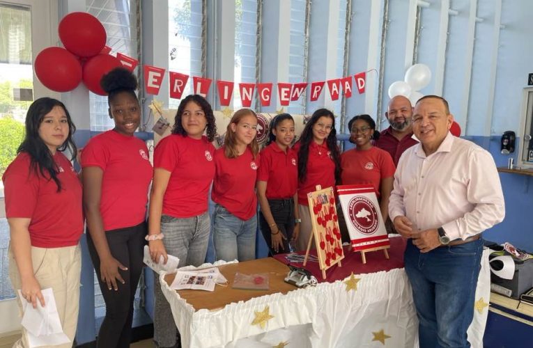 MINISTER ENDY CROES TA FELICITA COLEGIO ARUBANO CU UN EXITOSO OPENDAG.