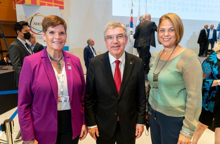 Aruba lo ricibi bishita di presidente di Comite Olimpico Internacional(COI), sr. Thomas Bach.