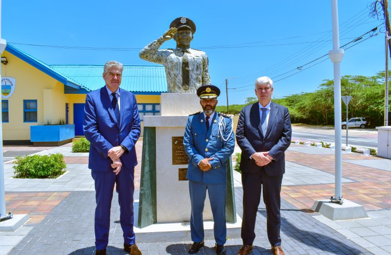 ALTOCOMISARIO DI POLIS HULANDES A BISHITA KPA