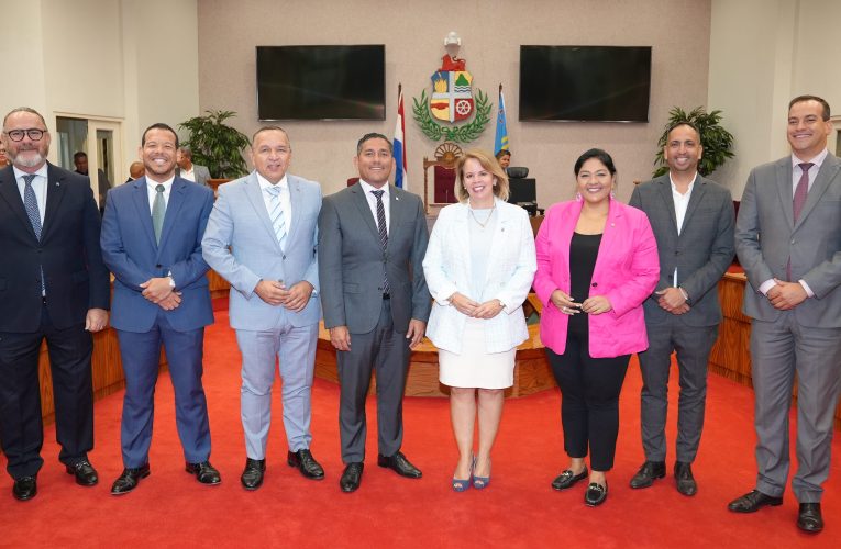 Prome Minister Evelyn Wever-Croes : E VISION DI GOBIERNO, DESDE GABINETE WEVER-CROES I, TA PA PONE ARUBA RIBA E TRAYECTORIA DI FINANSA PUBLICO SOSTENIBEL Y RESPONSABEL