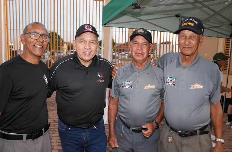 MINISTER ENDY CROES A AFECTUA E APERTURA DI E DI TRES (3) EDICION DI BASEBALL IN PARADISE