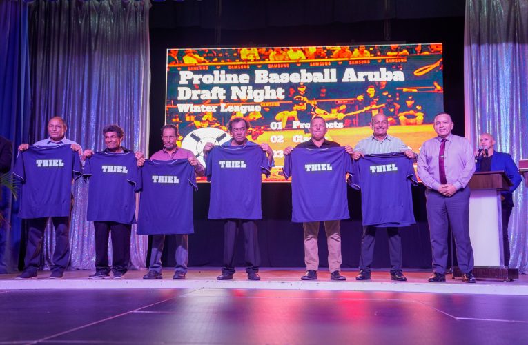 MINISTER ENDY CROES A PRESENCIA E DI DOS EDICION DI PROLINE BASEBALL ARUBA’S DRAFT NIGHT