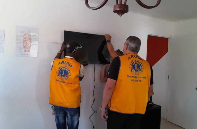 Donacion di un smart TV na Fundacion Mente & Alma.