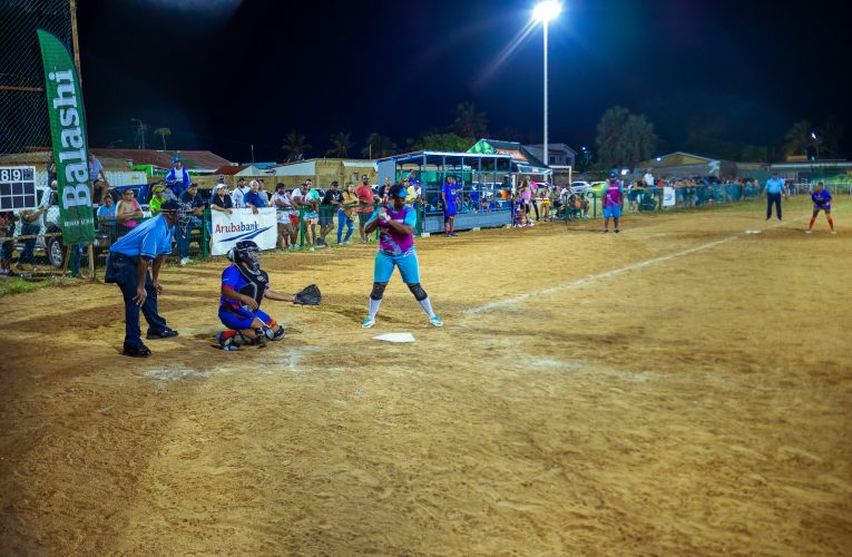 Aruba Bank a patrocina e exitoso torneo di Softball di Damas di Caribe 35+ 