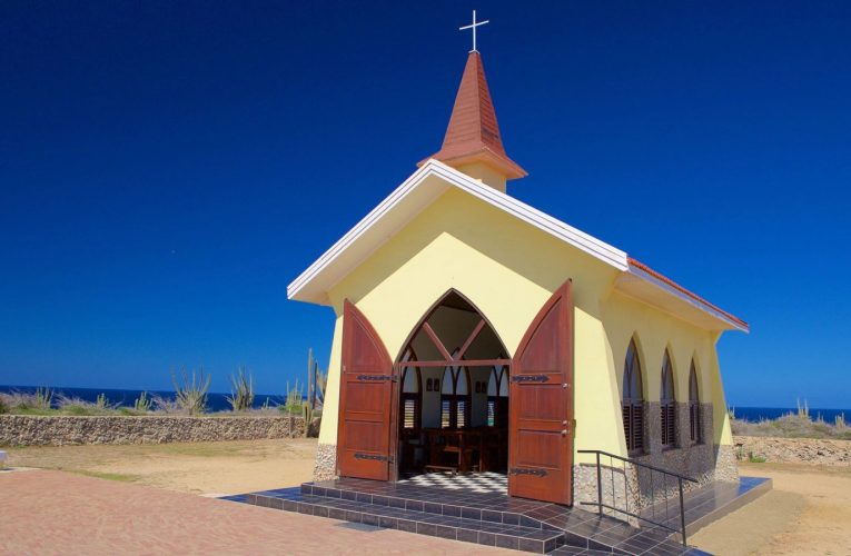 MINISTER MADURO TA INVITA COMUNIDAD PA E ACTO DI SEYO OFICIAL DI KAPEL DI ALTO VISTA COMO PROME MONUMENTO PRIVA PROTEHI