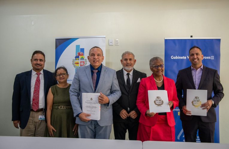 Minister Dangui Oduber : FIRMAMENTO DI MOU ENTRE GOBIERNO DI ARUBA Y CAAM-HP