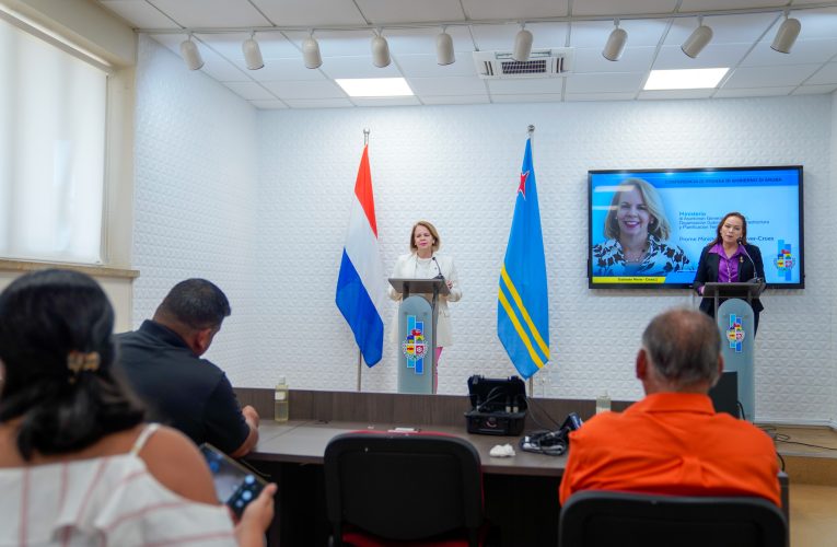 Prome Minister Evelyn Wever-Croes: CU UN DIRECTOR NOBO, AWOR ARUBAHUIS POR CONCENTRA RIBA E 5 PILARNAN CU NAN A STIPULA PA NAN MES