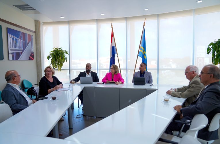 Prome Minister Evelyn Wever-Croes: PROME MINISTER A REUNI CU COMISION CORPORATE GOVERNANCE HUNTO CU MINISTER ARENDS,