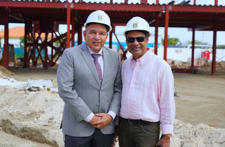 MINISTER ENDY CROES TA HACI UN “SITE-VISIT” NA XAVIER UNIVERSITY PA MIRA E PROGRESONAN DI E CONSTRUCCION DI E “STATE-OF-THE-ART  FACILTIES” 