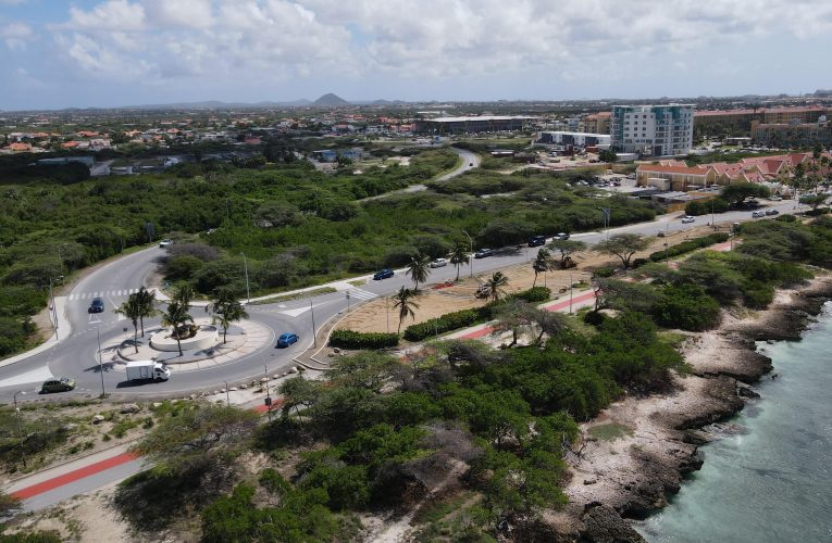 Minister Dangui Oduber : PROGRESO DI EMBEYECIMENTO DI E EAGLE BEACH STRIP 