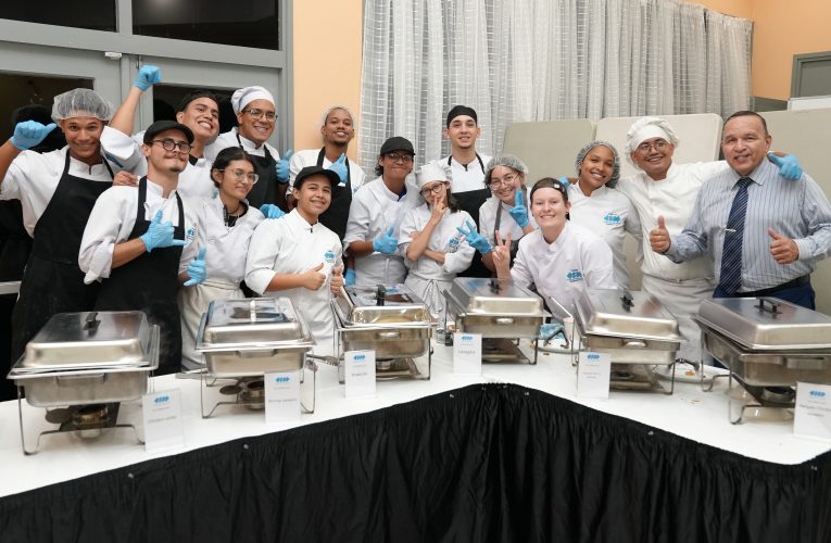 MINISTER ENDY CROES A ASISTI NA “PRAKTIJKEXAMEN” DI ESTUDIANTENAN DI AÑA 3 DI COLEGIO EPI DI UNIDAD DI HOSPITALIDAD YTURISMO DEN E AREA DI ARTE CULINARIO