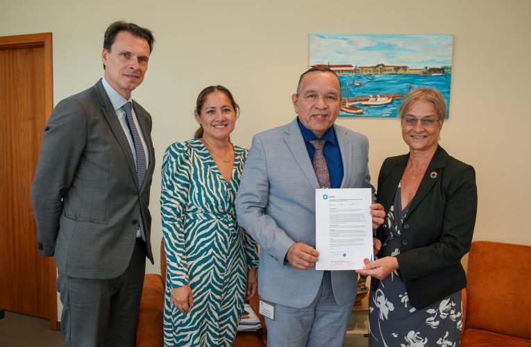 Minister Endy Croes: DIRECTIVA DI UNIVERSIDAD DI ARUBA Y PROFESOR DI UNIVERSIDAD DI UTRECHT A DUNA UN AVANCE DI E PROYECTONAN DI UNIVERSIDAD DI ARUBA