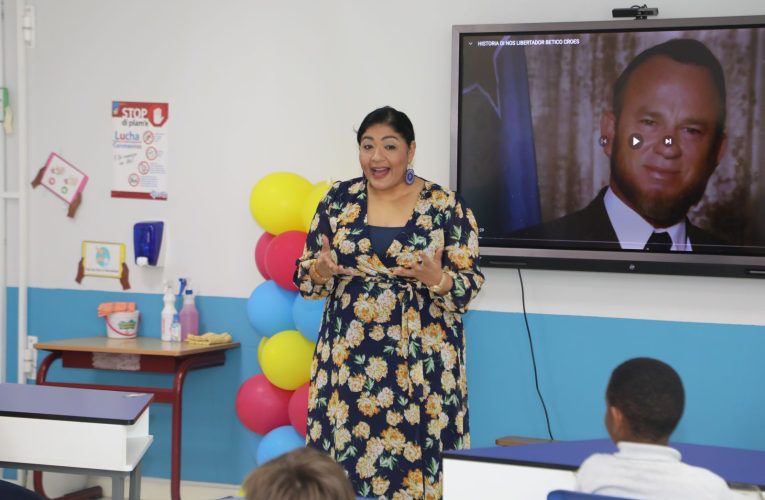 MINISTER XIOMARA MADURO A BISHITA COLEGIO SAN HOSE Y SCOL SOEUR JULIETTE