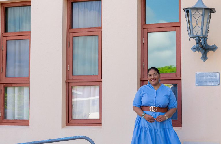 Minister Xiomara Maduro a bishita nos grandinan di Maris Stella En conexion cu celebracion di Dia di Himno y Bandera