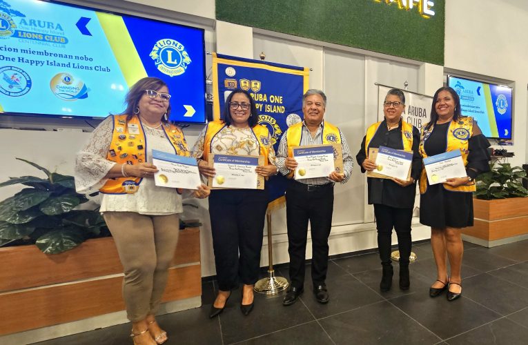 Recientemente durante reunion di miembresia pa luna di februari, Aruba One Happy Island Lions Club tabata tin e placer y orguyo di huramenta  tres miembro nobo.