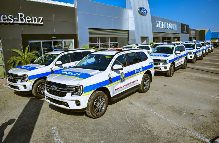 PATRUYA POLICIAL FORD EVEREST Y RANGER TA CLA PA SUBI CAMINDA cu zwaailicht blauw y cora: