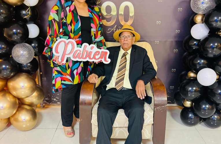 MINISTER XIOMARA MADURO A PASA FELICITA PAPA RIKI CU SU 90 AÑA