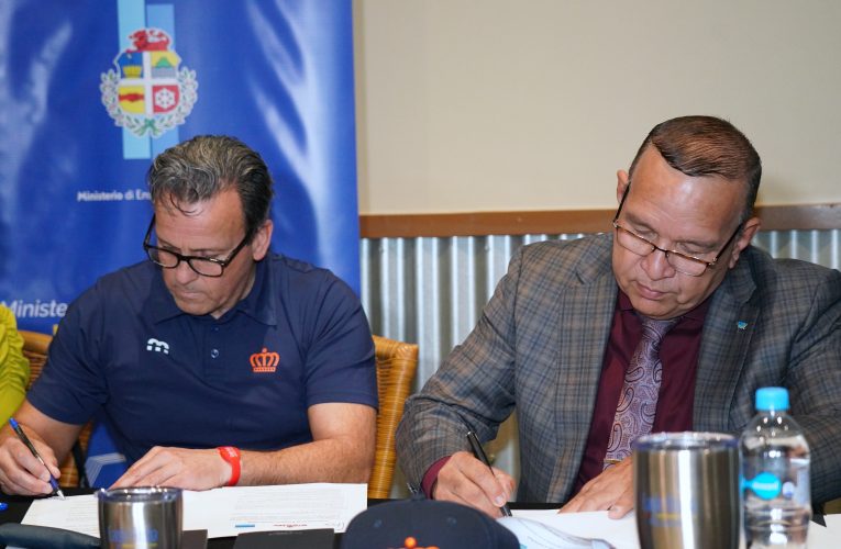 Minister Endy Croes: A FIRMA UN ACUERDO CU KONINKLIJKE NEDERLANDSE BASEBALL EN SOFTBALL BOND