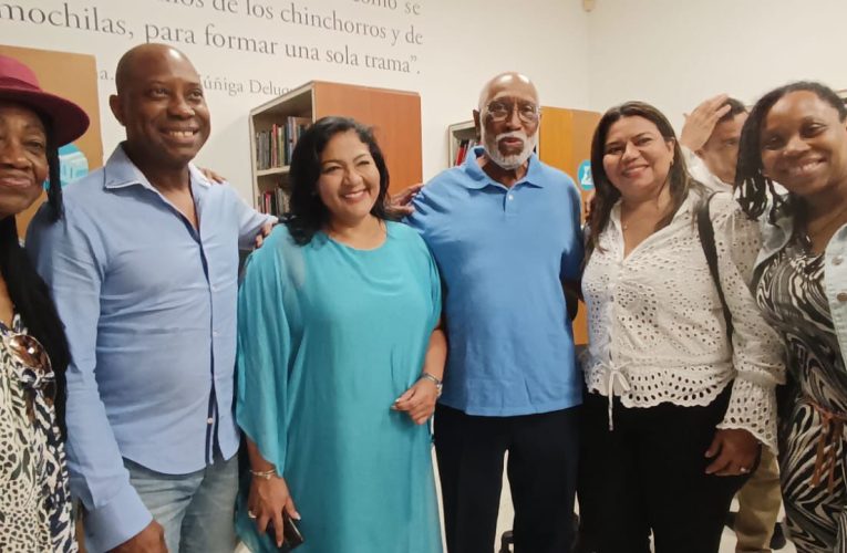 Minister Xiomara Maduro tabata presente na “Dia de la Guajiridad” na Rio Hacha, Colombia durante cual a otorga varios reconocemento na  sr. Ramon Todd Dandaré