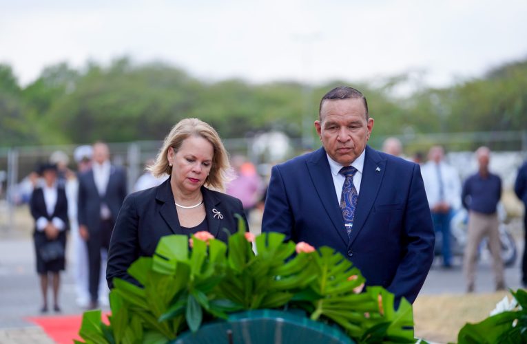 Prome Minister Evelyn Wever-Croes: A RECORDA TUR ESNAN CU A PERDE NAN BIDA DURANTE DI DOS GUERA MUNDIAL DEN REINO HULANDES