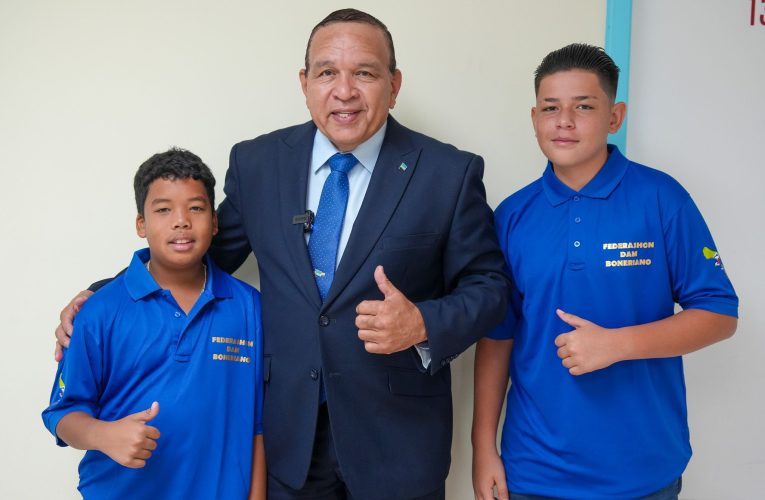 MINISTER ENDY CROES TA FELICITA CLUB DI DAM AROWAK CU UN EXITOSO TORNEO INTERINSULAR ABC