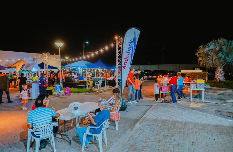 Aruba Bank a partner cu Kiwanis Club of San Nicolas pa engrandece King’s Night Street Fair