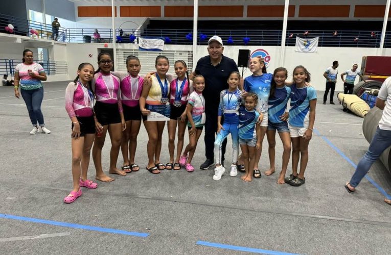 MINISTER ENDY CROES A PRESENCIA E SEGUNDO EDICION DI E COMPETENCIA NACIONAL DI GIMNASIA ARTISTICO