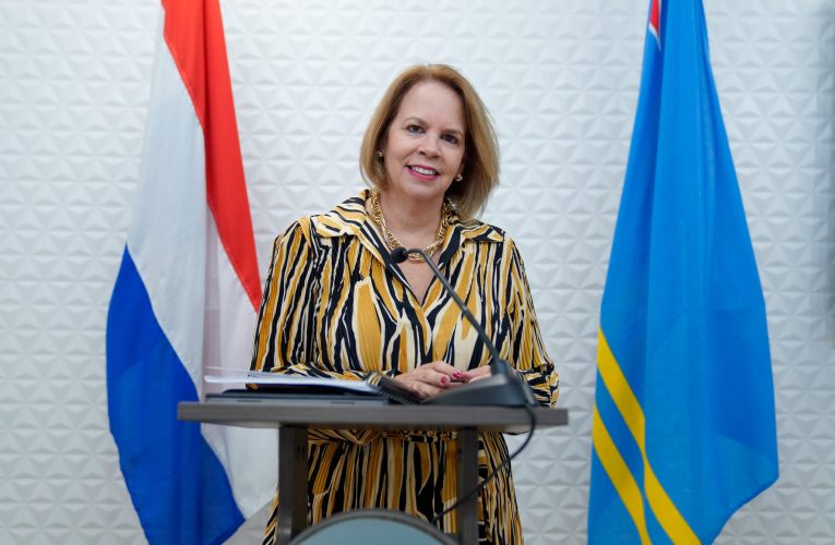 Prome Minister Evelyn Wever-Croes: VUT TA HABRI PA EMPLEADONAN PUBLICO!