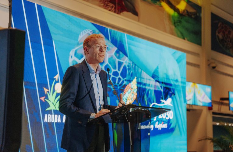 Joost Meijs den su discurso di despedida AUA Airport ta un joya den Caribe cu merece sigui briya!