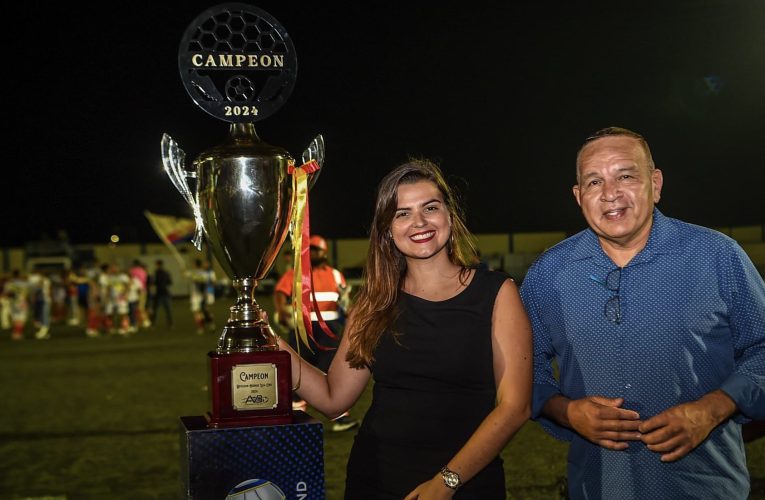 MINISTER ENDY CROES TA FELICITA EKIPO DI S.V. BRITANNIA CU E TITULO CAMPEON Y DAKOTA SUB CAMPEON DI LIGA ORO DI ARUBA 2023 – 2024