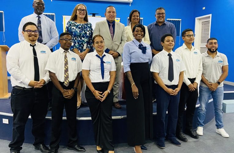 Minister Endy Croes: 9 STUDIANTE DI ARUBA A RICIBI BECA DI REINO